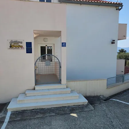 Gospojica Μπολ