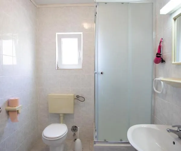 아파트 Gospojica *