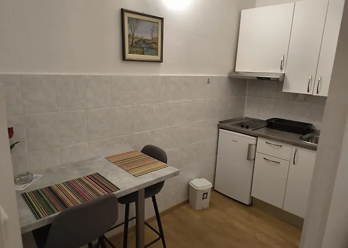 아파트 Gospojica *